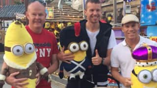 Photo: David Warner, Peter Siddle win Minions for Warner’s daughter